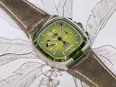 Glashütte Original Seventies Chronograph Panoramadatum Automatik Edelstahl 40mm Fab Green braunes Lederband – Herrenuhren Chronograph aus Edelstahl. Das Gehäuse ist quadratisch und silber. Das Lederarmband ist braun. Das Zifferblatt ist ein Index in grün. – Ansicht 7