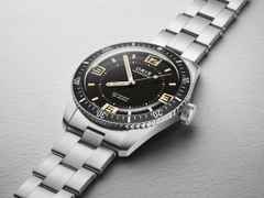 Oris Divers Sixty-Five 60th Anniversary Edition Automatik Edelstahl 40mm schwarzes Zifferblatt Metallband – Herrenuhren Uhr ohne Datum aus Edelstahl. Das Gehäuse ist rund und silber. Das Edelstahlarmband ist silber. Das Zifferblatt ist arabisch Index und schwarz. – Ansicht 4