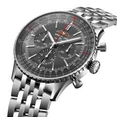 Breitling Navitimer B01 Chronograph 46 Edelstahl graues Zifferblatt Metallband – Herrenuhren Chronograph aus Edelstahl. Das Gehäuse ist rund und silber. Das Edelstahlarmband ist silber. Das Zifferblatt ist ein Index in grau. – Ansicht 3