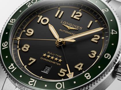 Longines Spirit Zulu Time Automatik Edelstahl 42mm anthrazites Zifferblatt Metallband – Herrenuhren Uhr mit Datum aus Edelstahl und Keramik. Das Gehäuse ist rund und silber. Das Edelstahlarmband ist silber. Das Zifferblatt ist arabisch und grau. – Ansicht 2