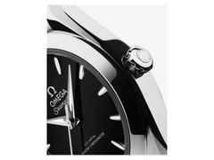 Omega Seamaster Aqua Terra 150M Automatik Edelstahl 30mm schwarzes Zifferblatt Metallband – Damenuhren Uhr mit Datum aus Edelstahl. Das Gehäuse ist rund und silber. Das Edelstahlarmband ist silber. Das Zifferblatt ist ein Index in schwarz. – Ansicht 3