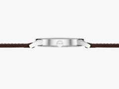 Nomos Glashütte Minimatik 39 Datum Handaufzug Edelstahl weißes Zifferblatt braunes Lederband – Herrenuhren Uhr mit Datum aus Edelstahl. Das Gehäuse ist rund und silber. Das Lederarmband ist braun. Das Zifferblatt ist arabisch Index und weiß. – Ansicht 2