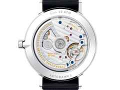 Nomos Glashütte Autobahn neomatik 41 Datum Sportgrau Automatik Edelstahl 41mm graues Zifferblatt blaues Textilband – Herrenuhren Uhr mit Datum aus Edelstahl. Das Gehäuse ist rund und silber. Das Textilarmband ist blau. Das Zifferblatt ist arabisch Index und weiß. – Ansicht 3