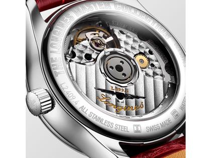 Longines Master Collection Automatik Edelstahl 34mm weißes Perlmutt-Zifferblatt mit Diamanten rotes Lederband – Damenuhren Uhr mit Datum aus Edelstahl und Leder. Das Gehäuse ist rund und silber. Das Lederarmband Kroko / Alligator ist rot. Das Zifferblatt ist ein Index in weiß. – Ansicht 3