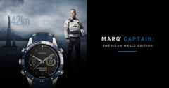 Garmin MARQ Captain digital blaues Silikonband American Magic Edition – Herrenuhren Uhr Multifunktion aus Titan. Das Gehäuse ist rund und grau. Das Kautschuk / Kunststoff / Silikon Armband ist blau. Das Zifferblatt ist digital und schwarz. – Ansicht 5