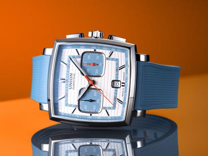 Union Glashütte Averin Chronograph Automatik Edelstahl 41mm weißes Zifferblatt blaues Kautschukband und blaues Lederband – Herrenuhren Chronograph aus Edelstahl, Kautschuk und Leder. Das Gehäuse ist quadratisch und silber. Das Lederarmband ist blau. Das Zifferblatt ist ein Index in weiß. – Ansicht 5