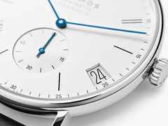 Nomos Glashütte Ludwig neomatik 41 Datum Automatik Edelstahl weißes Zifferblatt schwarzes Lederband – Herrenuhren Uhr mit Datum aus Edelstahl. Das Gehäuse ist rund und silber. Das Lederarmband ist schwarz. Das Zifferblatt ist arabisch Index und weiß. – Ansicht 5