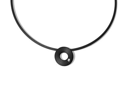André Ribeiro Collier Kautschuk 42cm mit Brillanten 0,060ct – Halsschmuck Collier in schwarz und aus 750 Weißgold, Edelstahl und Kautschuk.