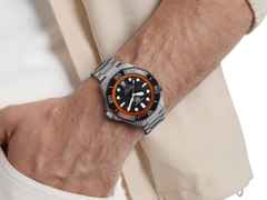 TAG Heuer Aquaracer Professional 500 Date Automatik Titan 42mm schwarzes Zifferblatt Metallband limitiert – Herrenuhren Uhr mit Datum aus Keramik und Titan. Das Gehäuse ist rund und silber. Das Titanarmband ist silber. Das Zifferblatt ist ein Index in schwarz. – Ansicht 7