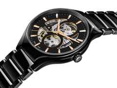 Rado True Round Automatic Open Heart Keramik 40mm schwarzes Zifferblatt schwarzes Keramikband – Herrenuhren Uhr ohne Datum aus Keramik und Titan. Das Gehäuse ist rund und schwarz. Das Keramikarmband ist schwarz. Das Zifferblatt ist ein Index in schwarz. – Ansicht 2