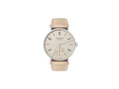 Nomos Glashütte Tangente 35 neomatik Champagner Automatik Edelstahl 35mm beiges Zifferblatt beiges Lederband – Damenuhren Uhr ohne Datum aus Edelstahl. Das Gehäuse ist rund und silber. Das Lederarmband ist beige. Das Zifferblatt ist arabisch Index und beige.