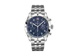 Breitling Classic Avi Chronograph 42 Tribute to Vought F4U Corsair Automatik Edelstahl blaues Zifferblatt Metallband – Herrenuhren Chronograph aus Edelstahl. Das Gehäuse ist rund und silber. Das Edelstahlarmband ist silber. Das Zifferblatt ist arabisch Index und blau.