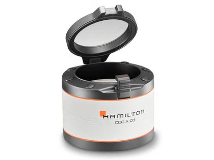 Hamilton ODC X-03 Automatik Titan UTC – Herrenuhren Uhr ohne Datum aus Titan. Das Gehäuse ist sonstige Form und schwarz. Das Kautschuk / Kunststoff / Silikon Armband ist schwarz. Das Zifferblatt ist arabisch Index und weiß. – Ansicht 2