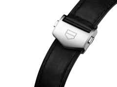 TAG Heuer Carrera Chronograph Automatik Edelstahl 39mm schwarzes Zifferblatt schwarzes Lederband – Herrenuhren Chronograph aus Edelstahl und Leder. Das Gehäuse ist rund und silber. Das Lederarmband ist schwarz. Das Zifferblatt ist ein Index in schwarz. – Ansicht 5