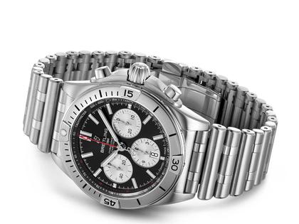 Breitling Chronomat B01 42 Edelstahl schwarzes Zifferblatt Metallband – Herrenuhren Chronograph aus Edelstahl. Das Gehäuse ist rund und silber. Das Edelstahlarmband ist silber. Das Zifferblatt ist ein Index in schwarz. – Ansicht 3