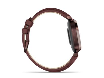 Garmin Lily 2 Smartwatch Aluminium eloxiert 35mm dunkelbronzefarbenes Display bordeauxfarbenes Lederband – Damenuhren Uhr Multifunktion aus eloxiertes Aluminium, Kunststoff und Leder. Das Gehäuse ist rund und rot. Das Lederarmband ist rot. Das Zifferblatt ist digital und rot. – Ansicht 5