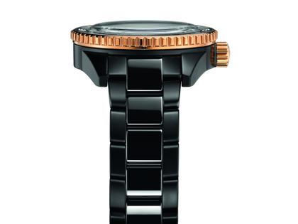 Rado Captain Cook  Keramik schwarz roségold Keramikband – Herrenuhren Uhr ohne Datum aus Keramik. Das Gehäuse ist rund und schwarz. Das Keramikarmband ist schwarz. Das Zifferblatt ist ein Index in schwarz. – Ansicht 3