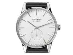 Nomos Glashütte Zürich Automatik Edelstahl 40mm weißes Zifferblatt schwarzes Lederband Glasboden – Herrenuhren Uhr ohne Datum aus Edelstahl. Das Gehäuse ist rund und silber. Das Lederarmband ist schwarz. Das Zifferblatt ist ein Index in weiß. – Ansicht 2