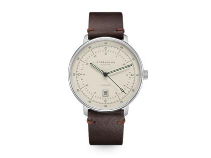 Sternglas Hamburg Pro Automatik Edelstahl 42mm beiges Zifferblatt braunes Lederband – Herrenuhren Uhr mit Datum aus Edelstahl und Leder. Das Gehäuse ist rund und silber. Das Lederarmband ist braun. Das Zifferblatt ist ein Index in beige.