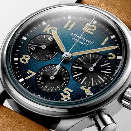 Longines Avigation Bigeye Automatik Titan 41mm blaues Zifferblatt braunes Lederband – Herrenuhren Chronograph aus Titan. Das Gehäuse ist rund und silber. Das Lederarmband ist braun. Das Zifferblatt ist arabisch und blau. – Ansicht 3