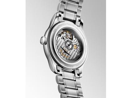 Longines Master Collection Automatik Edelstahl 39mm blaues Zifferblatt Metallband – Herrenuhren Uhr mit Datum aus Edelstahl. Das Gehäuse ist rund und silber. Das Edelstahlarmband ist silber. Das Zifferblatt ist arabisch und blau. – Ansicht 4