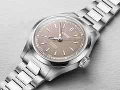 Oris Big Crown Automatik Edelstahl 34mm beiges Zifferblatt Metallband – Damenuhren Uhr ohne Datum aus Edelstahl. Das Gehäuse ist rund und silber. Das Edelstahlarmband ist silber. Das Zifferblatt ist ein Index in beige. – Ansicht 4