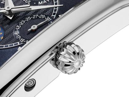 Frederique Constant Classics Carree Calendar Moonphase Quarz Edelstahl 42x30mm blaues Zifferblatt blaues Lederband – Herrenuhren Uhr mit Datum aus Edelstahl. Das Gehäuse ist rechteckig und silber. Das Lederarmband ist blau. Das Zifferblatt ist ein Index in blau. – Ansicht 3