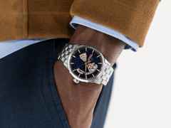 Hamilton Jazzmaster Open Heart Automatik Edelstahl 42mm blaues Zifferblatt Metallband – Herrenuhren Uhr ohne Datum aus Edelstahl. Das Gehäuse ist rund und silber. Das Edelstahlarmband ist silber. Das Zifferblatt ist ein Index in blau. – Ansicht 4