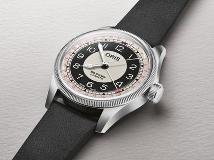 Oris Big Crown Bullseye Automatik Edelstahl 38mm weißes Zifferblatt schwarzes Lederband – Herrenuhren Uhr mit Datum aus Edelstahl und Leder. Das Gehäuse ist rund und silber. Das Lederarmband ist schwarz. Das Zifferblatt ist arabisch und weiß. – Ansicht 4