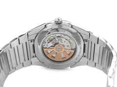 Juwelier Roller Parmigiani Fleurier Tonda GT Big Date Automatik 42mm Metallband und Kautschukband PFC910-0000210-B00182 Full Set Occasion – Herrenuhren Uhr mit Datum aus Edelstahl. Das Gehäuse ist rund und silber. Das Edelstahlarmband ist silber. Das Zifferblatt ist ein Index in schwarz. – Ansicht 2