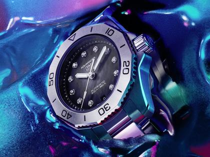 TAG Heuer Aquaracer Professional 200 Date Automatik Edelstahl 30mm schwarzes Zifferblatt Metallband – Damenuhren Uhr mit Datum aus Edelstahl. Das Gehäuse ist rund und silber. Das Edelstahlarmband ist silber. Das Zifferblatt ist ein Index in schwarz. – Ansicht 6