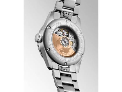 Longines Spirit Zulu Time 1925 Automatik Edelstahl 39mm schwarzes Zifferblatt Metallband – Herrenuhren Uhr mit Datum aus 750 Rotgold und Edelstahl. Das Gehäuse ist rund und silber. Das Edelstahlarmband ist silber. Das Zifferblatt ist arabisch Index und schwarz. – Ansicht 4