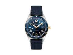 Glashütte Original SeaQ Automatik Edelstahl 40mm blaues Zifferblatt blaues Textilband – Herrenuhren Uhr mit Datum aus 750 Gelbgold, Edelstahl und Keramik. Das Gehäuse ist rund und silber-gelbgold. Das Textilarmband ist blau. Das Zifferblatt ist arabisch Index und blau.
