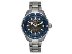 Rado Captain Cook  Keramik blau Plasmakeramik – Herrenuhren Uhr ohne Datum aus Keramik. Das Gehäuse ist rund und silber. Das Keramikarmband ist silber. Das Zifferblatt ist ein Index in schwarz.
