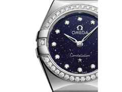 Omega Constellation Quarz Edelstahl 25mm blaues Zifferblatt mit Brillanten Metallband – Damenuhren Uhr ohne Datum aus Edelstahl. Das Gehäuse ist rund und silber. Das Edelstahlarmband ist silber. Das Zifferblatt ist ein Index in blau. – Ansicht 4