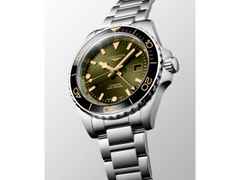 Longines HydroConquest GMT Automatik Edelstahl 43mm grünes Zifferblatt Metallband – Herrenuhren Uhr mit Datum aus Edelstahl und Keramik. Das Gehäuse ist rund und silber. Das Edelstahlarmband ist silber. Das Zifferblatt ist arabisch Index und grün. – Ansicht 3