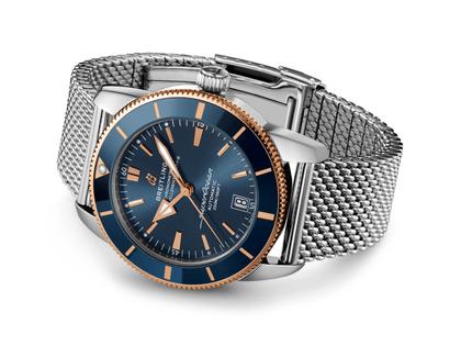 Breitling Superocean Heritage B20 Automatic 42 Edelstahl blaues Zifferblatt Metallband – Herrenuhren Uhr mit Datum aus 750 Rotgold, Edelstahl und Keramik. Das Gehäuse ist rund und silber-roségold. Das Edelstahlarmband ist silber. Das Zifferblatt ist ein Index in blau. – Ansicht 2