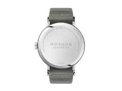 Nomos Glashütte Tangente 38 – 50 ans de Médecins Sans Frontières Limited Edition Handaufzug Edelstahl 38mm weißes Zifferblatt graues Textilband Stahlboden – Herrenuhren Uhr ohne Datum aus Edelstahl und Leder. Das Gehäuse ist rund und silber. Das Textilarmband ist schwarz. Das Zifferblatt ist arabisch Index und weiß. – Ansicht 2