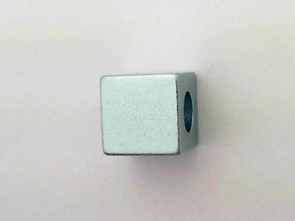 Apero Anhänger Würfel Aluminium 8mm Eisblau – Anhänger Anhänger ohne Besatz aus Aluminium.