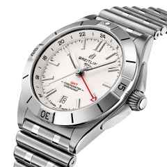 Breitling Chronomat Automatic GMT 40 Edelstahl weißes Zifferblatt Metallband – Herrenuhren Uhr mit Datum aus Edelstahl. Das Gehäuse ist rund und silber. Das Edelstahlarmband ist silber. Das Zifferblatt ist ein Index in weiß. – Ansicht 3