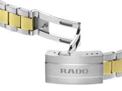 Rado HyperChrome Quarz Edelstahl 41,5mm schwarzes Zifferblatt zweifarbiges Metallband – Herrenuhren Uhr mit Datum aus Edelstahl, Keramik und PVD beschichtet. Das Gehäuse ist rund und silber. Das Edelstahlarmband mit Gold ist silber-gelbgold. Das Zifferblatt ist ein Index in schwarz. – Ansicht 5