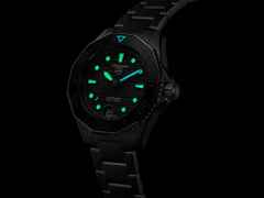 TAG Heuer Aquaracer Professional 300 Date Automatik Edelstahl 36mm schwarzes Zifferblatt Metallband – Damenuhren Uhr mit Datum aus Edelstahl. Das Gehäuse ist rund und silber. Das Edelstahlarmband ist silber. Das Zifferblatt ist ein Index in schwarz. – Ansicht 5