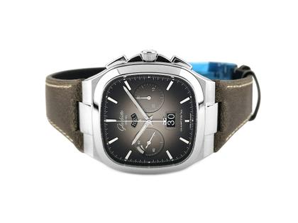 Glashütte Original Seventies Chronograph Panoramadatum Limited Edition Automatik 1-37-02-05-02-35 Full Set Occasion Refurbished – Herrenuhren Chronograph aus Edelstahl. Das Gehäuse ist quadratisch und silber. Das Edelstahlarmband ist braun. Das Zifferblatt ist ein Index in braun.