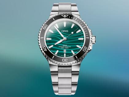Oris Aquis Date Yangtze Jiangtun Limited Edition Automatik Edelstahl 43,5mm grünes Zifferblatt Metallband – Herrenuhren Uhr mit Datum aus Edelstahl. Das Gehäuse ist rund und silber. Das Edelstahlarmband ist silber. Das Zifferblatt ist ein Index in grün. – Ansicht 2