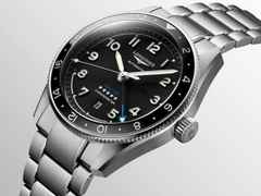 Longines Spirit Zulu Time Automatik Edelstahl 42mm mattschwarzes Zifferblatt Metallband – Herrenuhren Uhr mit Datum aus Edelstahl und Keramik. Das Gehäuse ist rund und silber. Das Edelstahlarmband ist silber. Das Zifferblatt ist arabisch und schwarz. – Ansicht 3