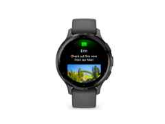 Garmin Venu 3S faserverstärktes Polymer kieselgrau 41mm kieselgraues Kautschukband – Herrenuhren Uhr Multifunktion aus Edelstahl, Kautschuk, Kunststoff und PVD beschichtet. Das Gehäuse ist rund und anthrazit. Das Kautschuk / Kunststoff / Silikon Armband ist anthrazit. Das Zifferblatt ist digital und schwarz.