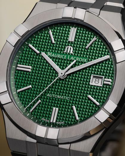 Maurice Lacroix Aikon Automatik Edelstahl 42mm grünes Zifferblatt Metallband – Herrenuhren Uhr mit Datum aus Edelstahl. Das Gehäuse ist rund und silber. Das Edelstahlarmband ist silber. Das Zifferblatt ist ein Index in grün. – Ansicht 3