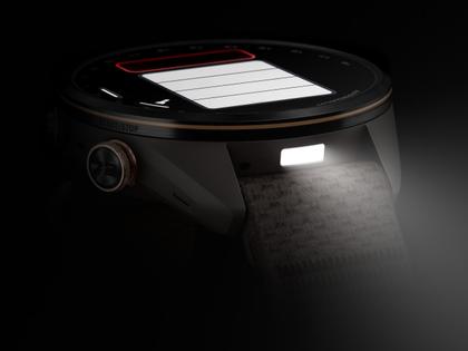 Garmin Approach S72 Titan Schwarz-DLC 43mm digitales Display schwarzes Textilband – Herrenuhren Uhr Multifunktion aus Keramik und Kunststoff. Das Gehäuse ist rund und schwarz. Das Textilarmband ist schwarz. Das Zifferblatt ist digital und schwarz. – Ansicht 6