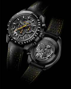 Omega Speedmaster Dark Side of the Moon Apollo 8 Chronograph Handaufzug Keramik 44mm schwarzes Zifferblatt schwarzes Kautschukband – Herrenuhren Chronograph aus Aluminium, Kautschuk und Keramik. Das Gehäuse ist rund und schwarz. Das Kautschuk / Kunststoff / Silikon Armband ist schwarz. Das Zifferblatt ist ein Index in schwarz. – Ansicht 3