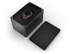 Garmin MARQ Adventurer Gen 2 digital Titan 46mm braunes Lederband – Herrenuhren Uhr Multifunktion aus Kautschuk, Leder und Titan. Das Gehäuse ist rund und grau. Das Kautschuk / Kunststoff / Silikon Armband ist braun. Der Zifferblatt ist digital. – Ansicht 5